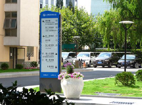 合江哪些因素影响宣传栏的制作？